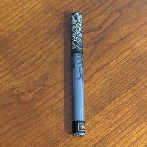 Kat Von D 💄 in Woolf